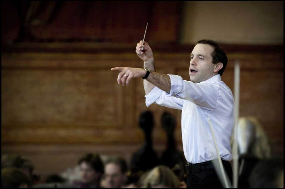 BBC Proms 2021 – Proms Festival Orchestra – Mark Wigglesworth conducts Festive Shostakovich & the Fifth Mahler.