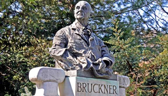 Berliner Philharmoniker – Kirill Petrenko conducts Bruckner’s Fifth Symphony. Live Digital Concert Hall webcast.