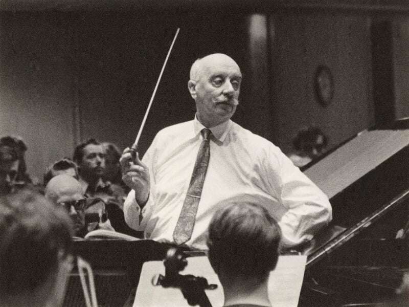 Sir Adrian Boult conducts the LSO in the ‘Eroica’ Symphony. Feb 11, 1964, recorded at the “television studios in Wembley of Associated Rediffusion”. Preceding the Beethoven are two selections from Elgar’s Enigma Variations, including ‘Nimrod’.