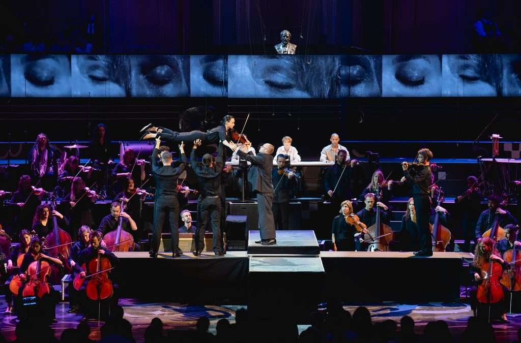 BBC Proms 2025 – second presentation of Shostakovich Symphony Five – Aurora Orchestra/Nicholas Collon: a staged background to the music and a complete performance. Sunday, August 17 @ 11 a.m., Royal Albert Hall. Souvenir photo/For the record.