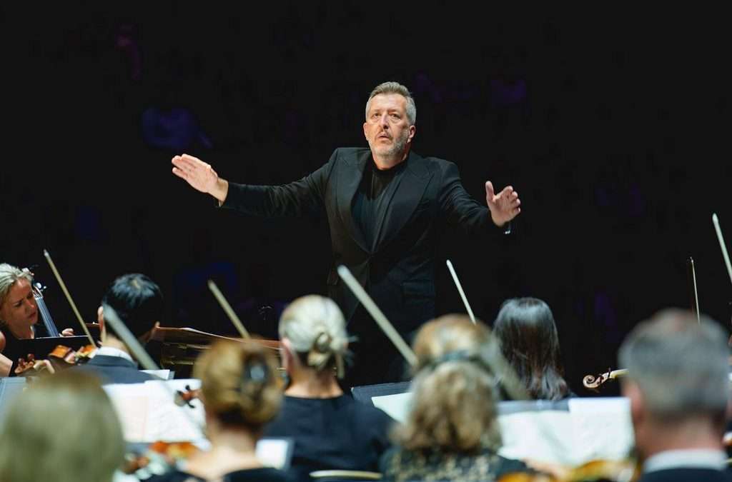 BBC Proms 2025 – BBC Symphony Orchestra. Thomas Adès conducts his and Sibelius’s music for The Tempest, the latter’s The Swan of Tuonela, with James McVinnie giving the UK premiere of Gabriella Smith’s organ concerto, Breathing Forests, on the Royal Albert Hall instrument. Live on BBC Radio 3.