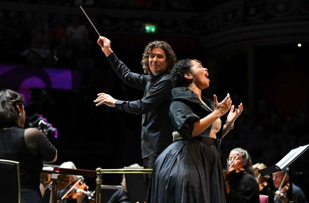 BBC Proms 2025 – Golda Schultz Sings Gershwin, Bernstein, Weill and Korngold with Chamber Orchestra of Europe & Robin Ticciati who conducts Schreker’s Chamber Symphony and Stravinsky’s 1945 Firebird. Saturday, September 6 @ 7.30 p.m., Royal Albert Hall. Photo/Radio 3/For the record.