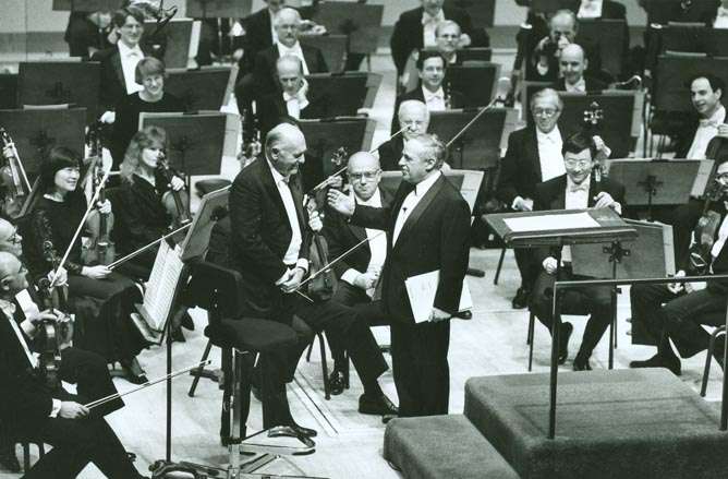 Pierre Boulez conducts the premiere of his Fanfare for the 80th Birthday of Georg Solti. Chicago Symphony Orchestra; November 19, 1992.